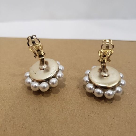 Vintage Faux Pearl and  Gold Leaf/Flower  Clip on Earrings - Picture 6 of 8